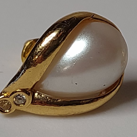 Gold Tone Teardrop Shaped Avon Earrings - Picture 4 of 12